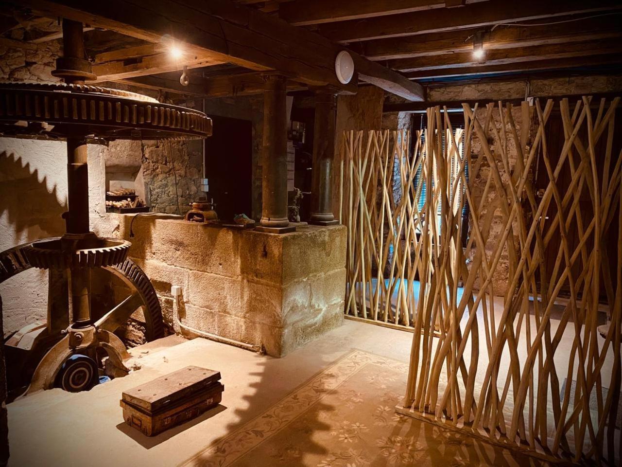 Le Moulin Du Guy, Proche Du Puy Dufou Chanverrie Exterior foto